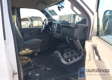 2016 Chevrolet Express 2500 Work Van z USA, uszkodzony, nr VIN 1GCWGAFF9G1302091